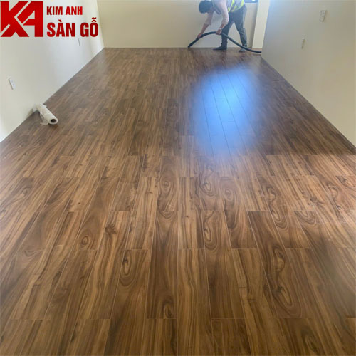 Sàn Gỗ Công Nghiệp 12MM KOSMOS-KB 1883